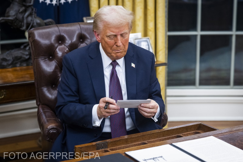 Beiktatása óta tucatjával írja alá a rendeleteket Donald Trump. | Fotó: Agerpres